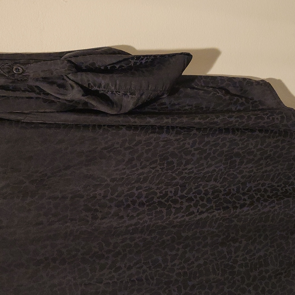 Torrid jacquard satin roll sleeve blouse size 2 - Picture 3 of 7